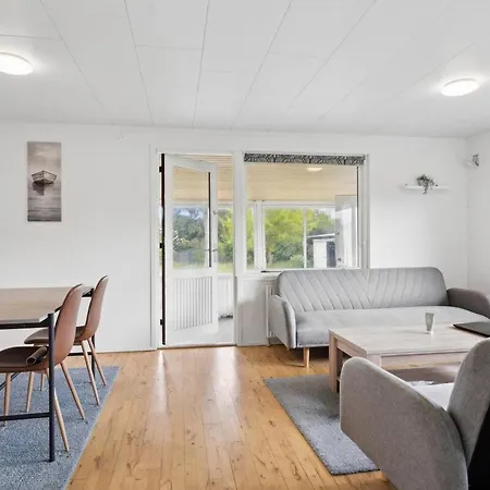The Lucky Peer - 120m2 House 4 Bedroom House - Full Kitchen & Free Parking Apartman